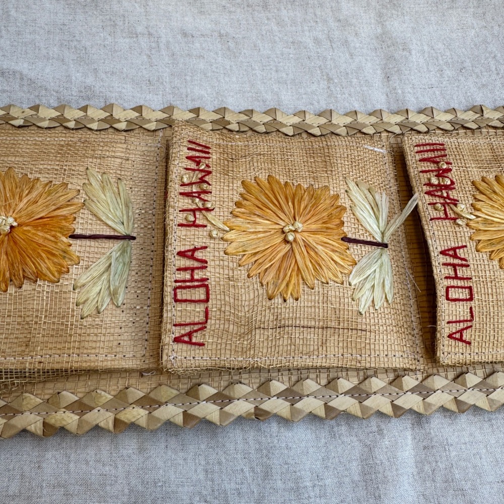Vintage Hawaii Wall Pocket Letter Holder Woven Lauhala Raffia Floral Tiki MCM - Picture 3 of 11